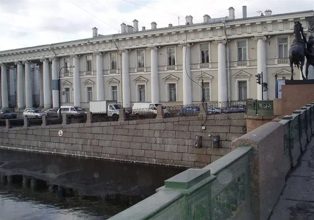 Anichkov Bridge Living Quarters