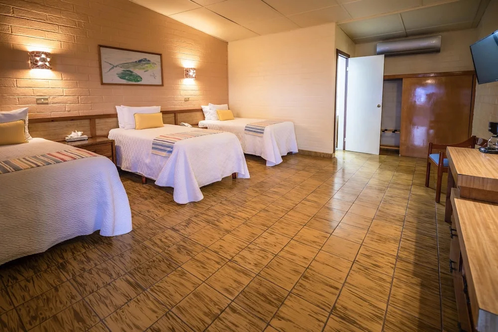Standard Triple room with ocean view
