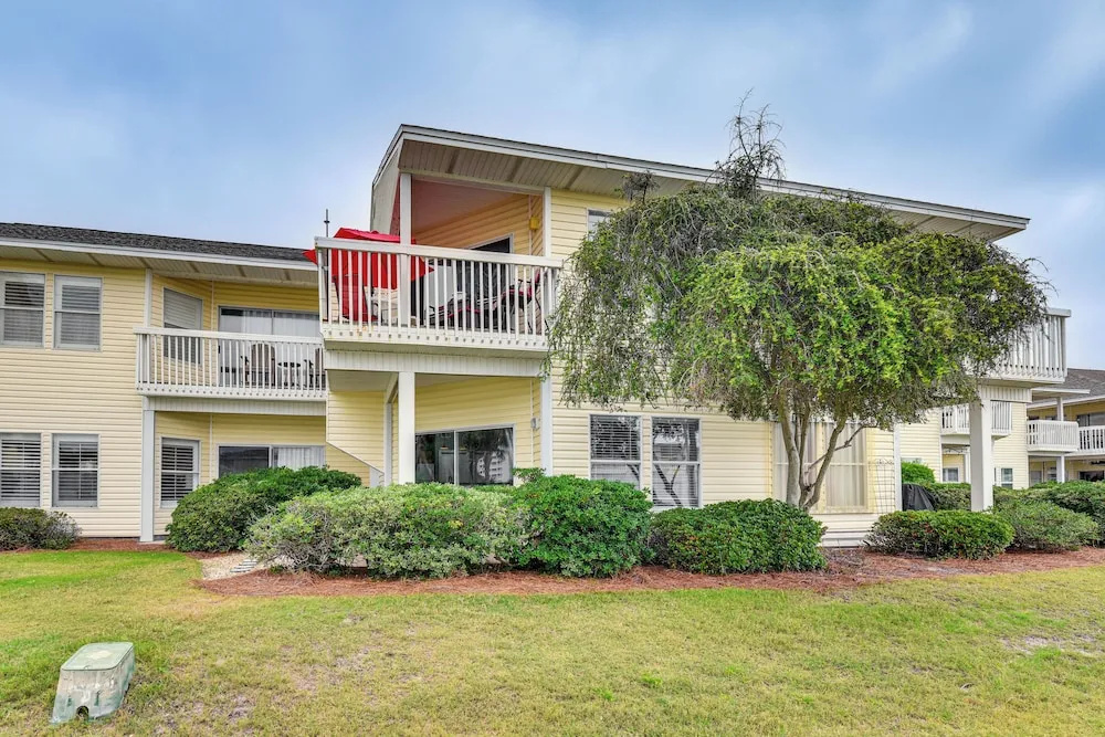 Destin Ground-level Condo w/ Private Beach Access