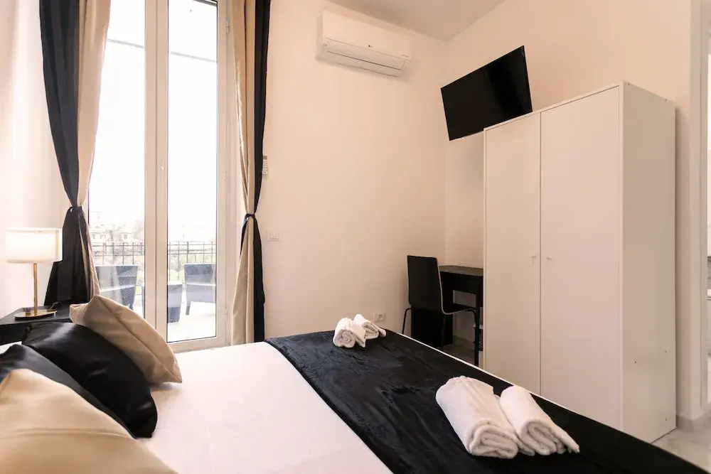 1 Bedroom Standard Double room with city view (full double bed)