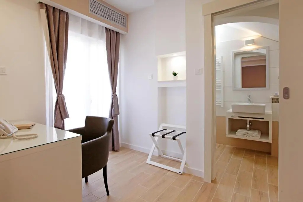 Superior Double room with balcony and with partial sea view (full double bed)