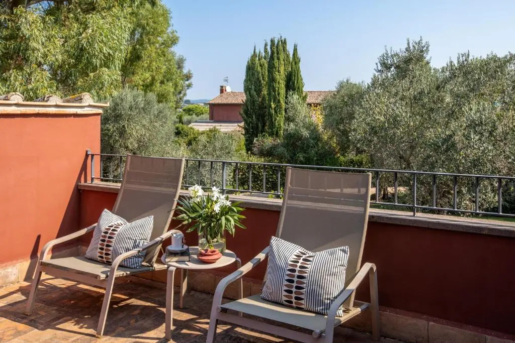 Deluxe Double room with balcony (full double bed)