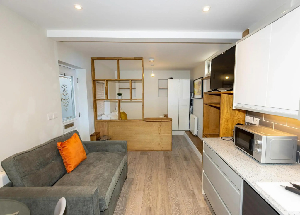 Entire Luxury Studio in the Central of Reading