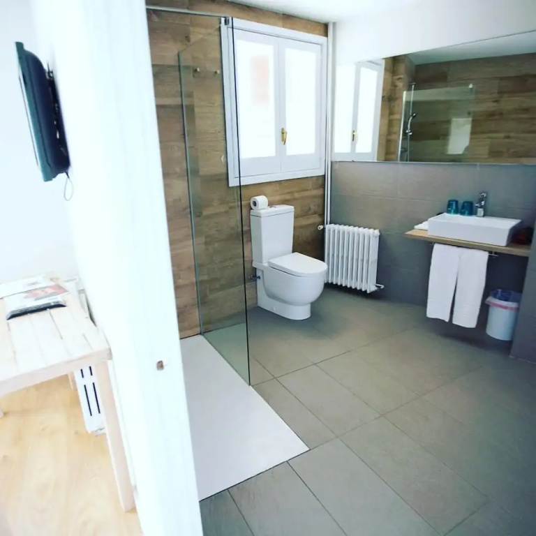 Superior Double room with balcony (full double bed)