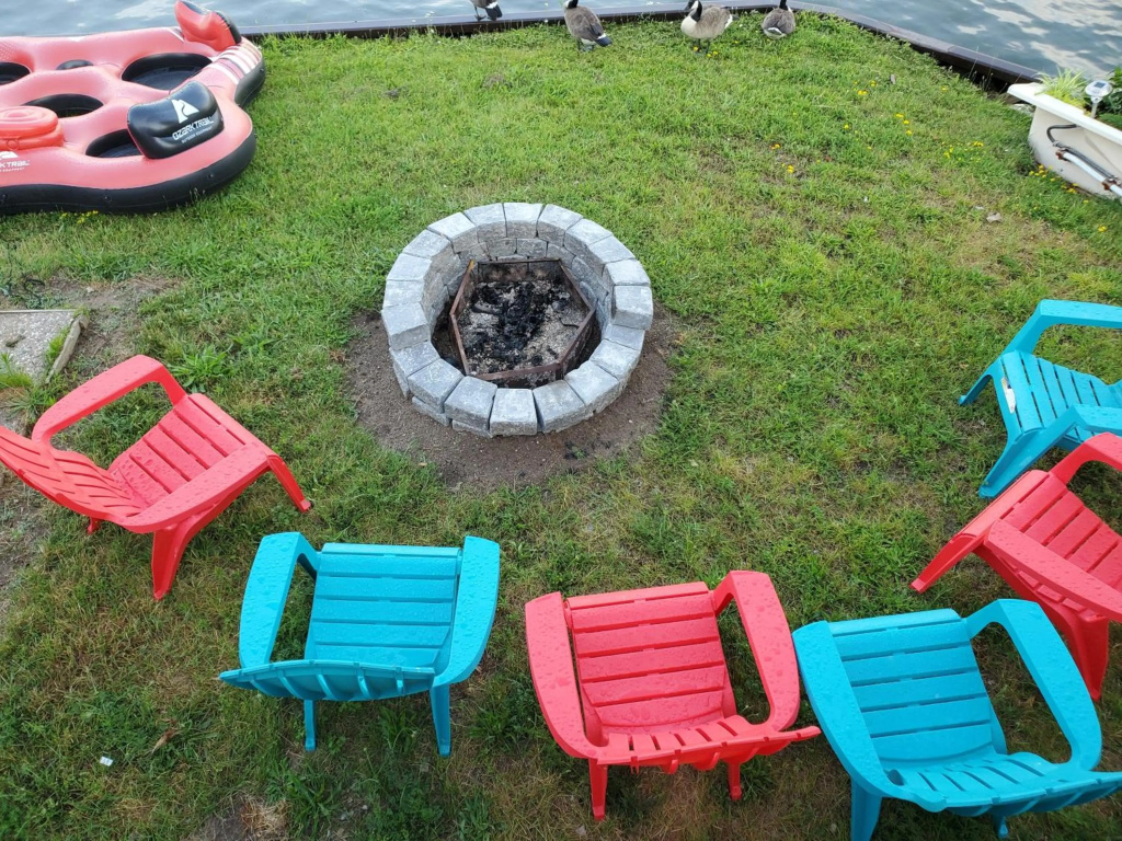 Cottage with River Front & minutes away from Beach