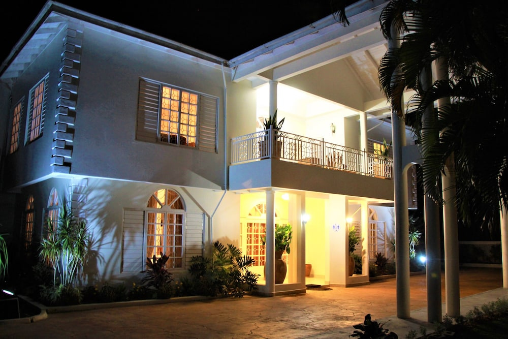 Mais oui Tennis and Spa Villa