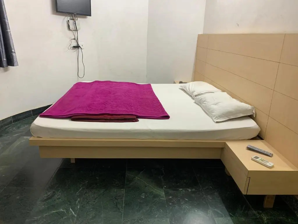 Economy room