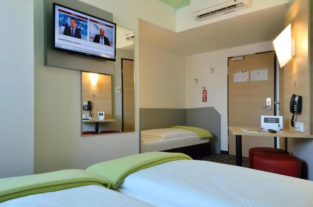 Standard Triple room