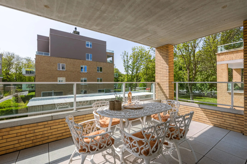 A Luminous Apartment Near the Marina