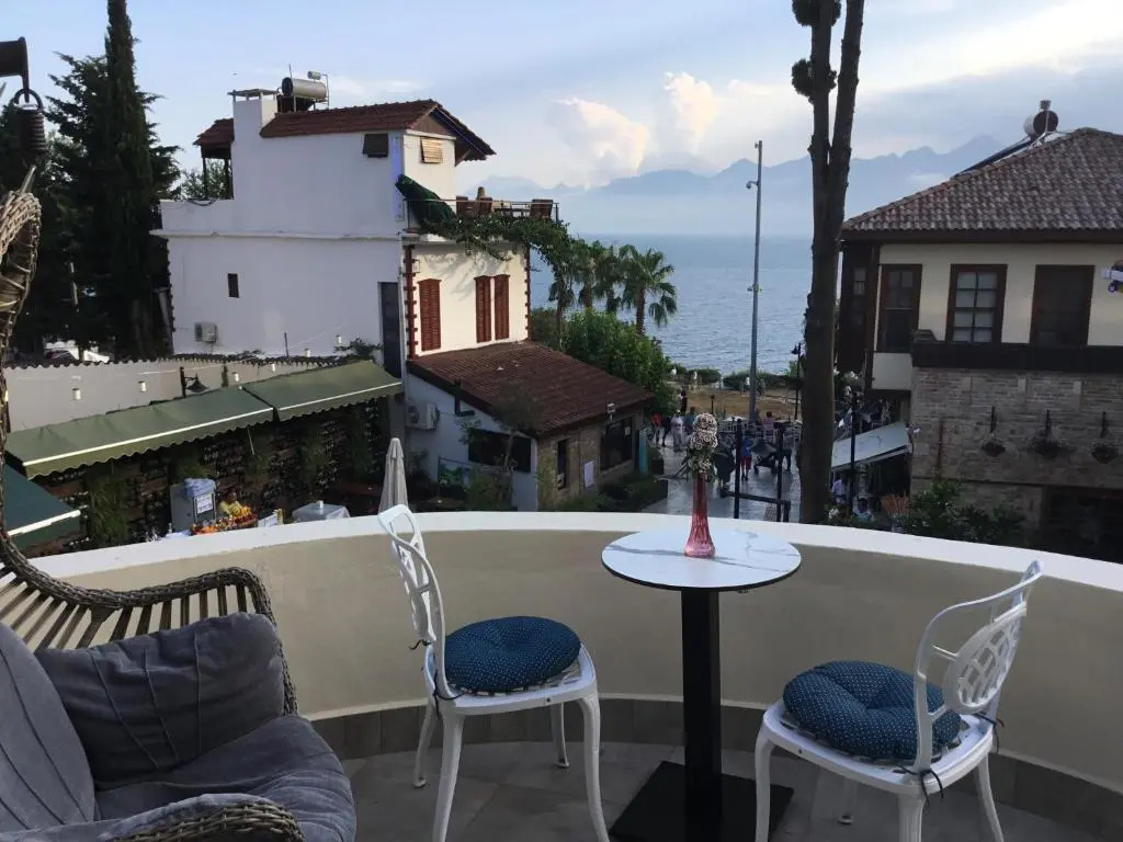 Deluxe Double room with balcony and with sea view (full double bed)