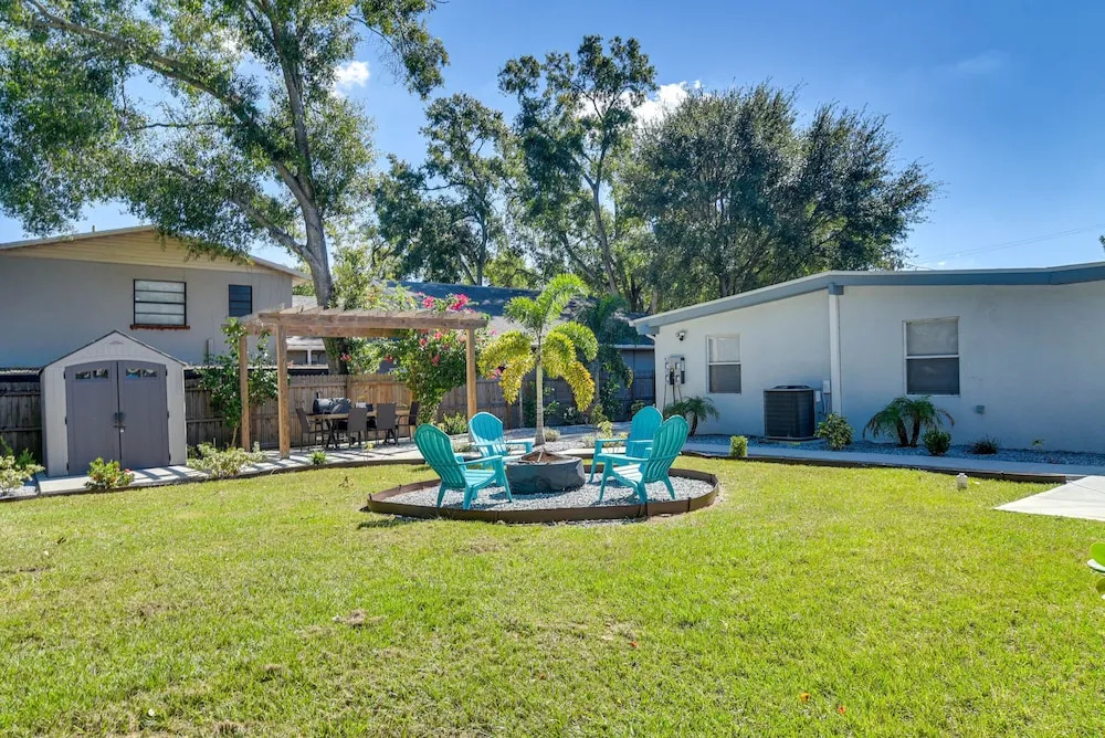 Tampa Apartment w/ Shared Backyard & Fire Pit!