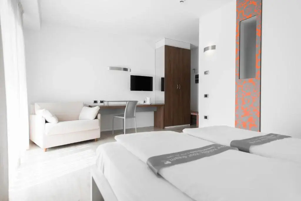 Superior Double room with mountain view (full double bed)