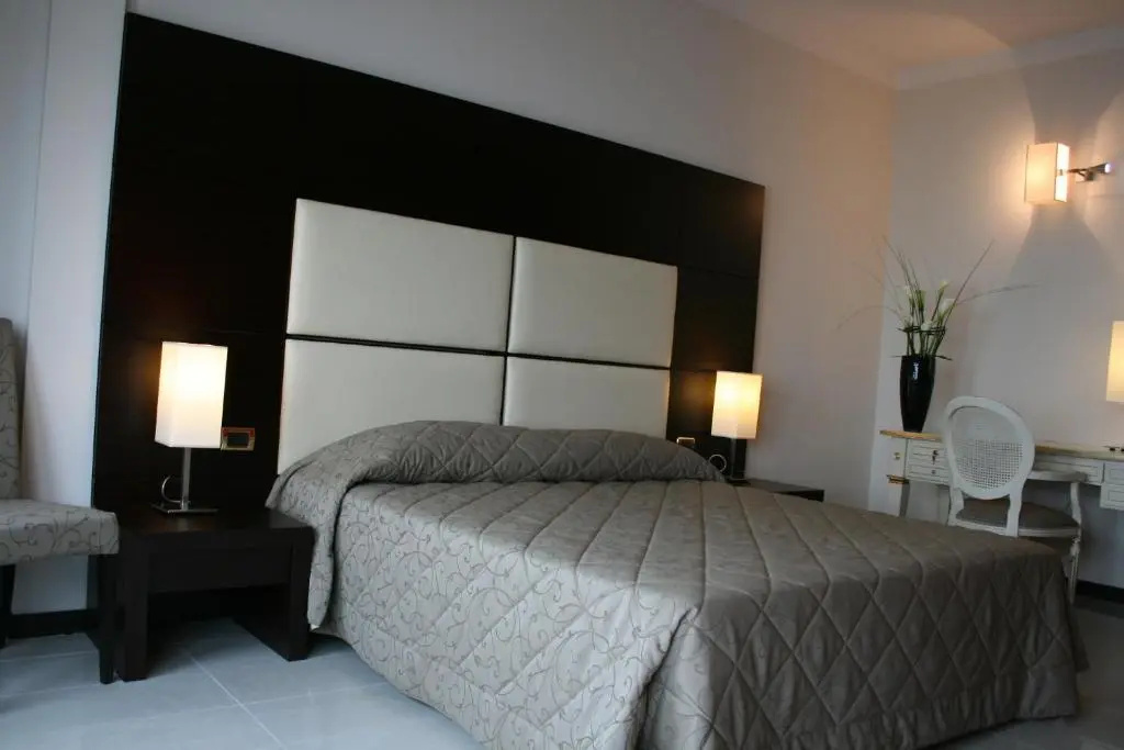 Executive Lake View Double room (full double bed)