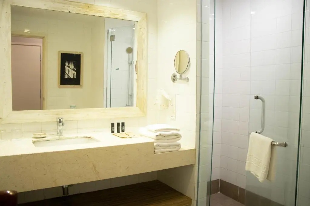 1 Bedroom Deluxe Double Suite (full double bed)