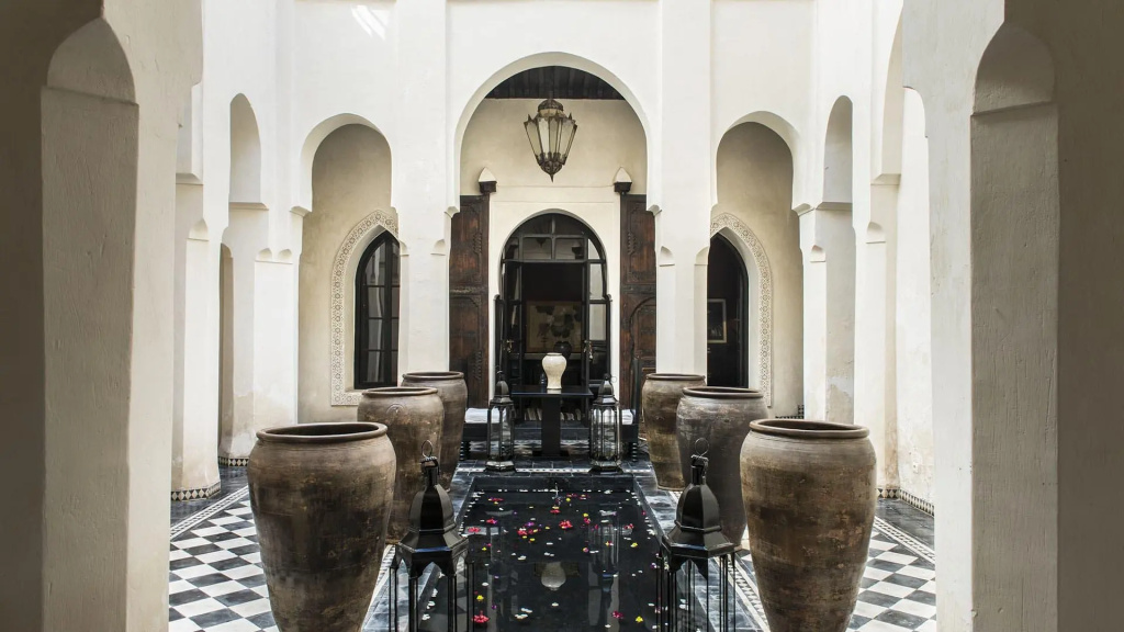 Lobby & Reception