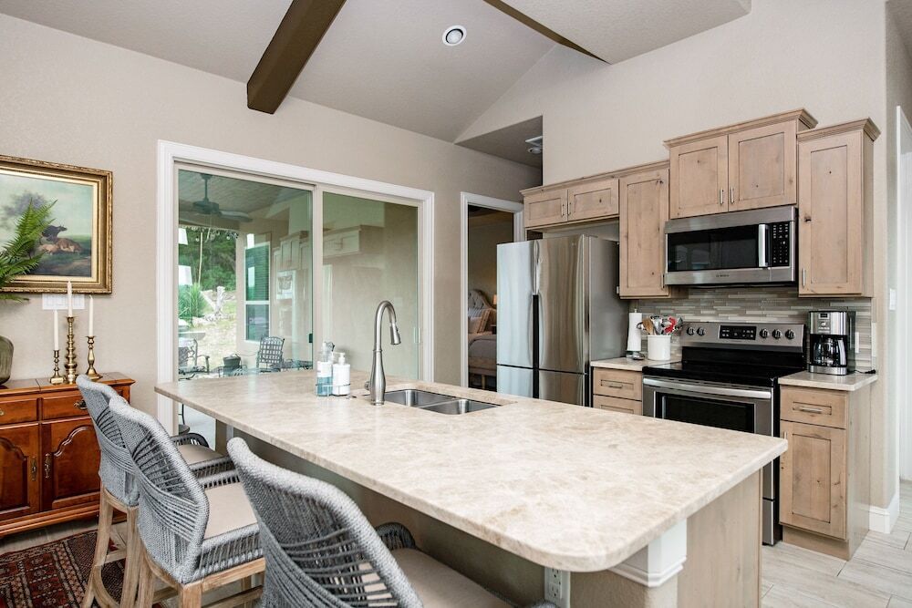 All-suite Century Oak House - Walk To Hidden Falls 2 Bedroom Home - фото 14