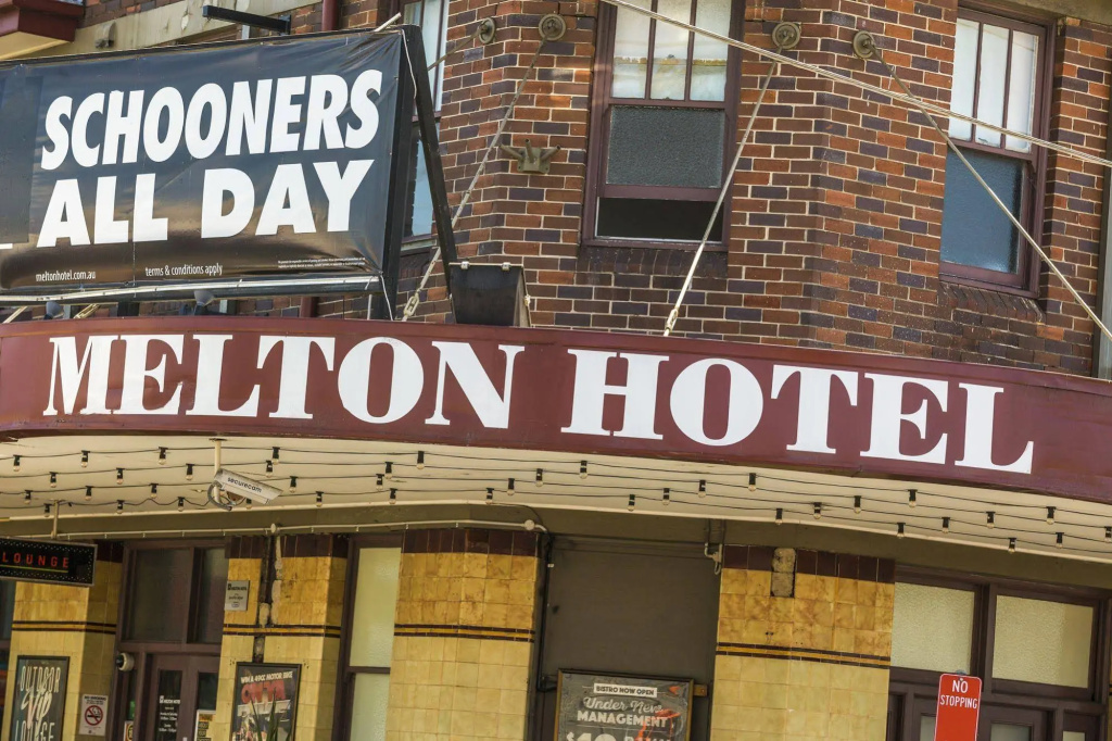 Melton Hotel — фото