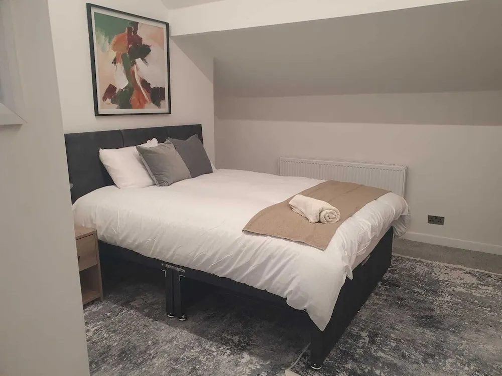 Modern 3bedroom Home in Bury Premium Mattresses Blackout Blinds Ensuite M