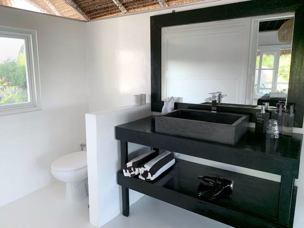 Отель White Palm Hotel Bali в Джимбаране