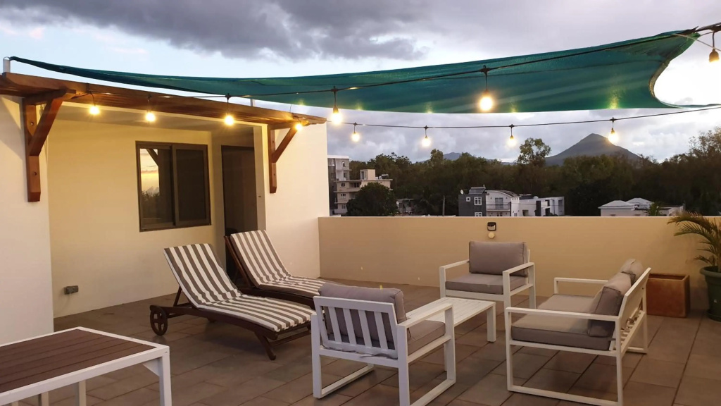 Westwood Deluxe Penthouse with private Roof top Ref 15847