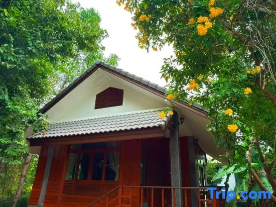 No 9 Poolside bungalows Woktum