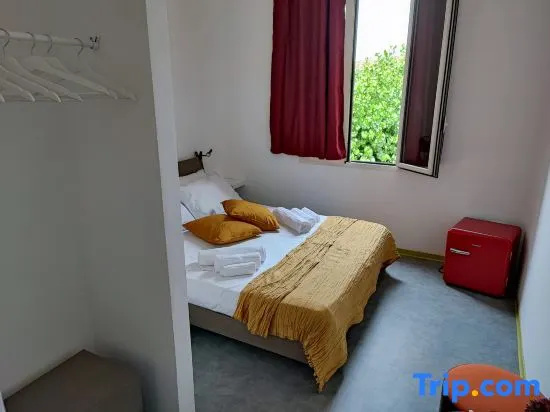 Standard Double room with garden view (full double bed)