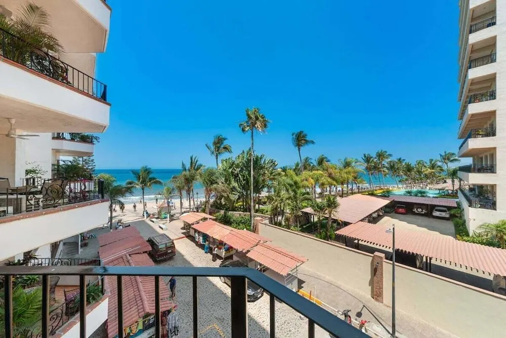 Ocean View 2Br Condo-balcony-beach-pool - 305