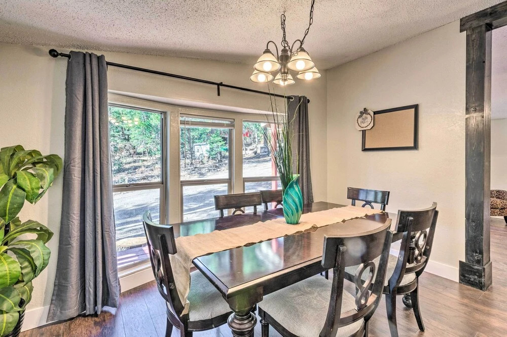 Relaxing Lincoln Forest Retreat w/ Wraparound Deck - фото 6