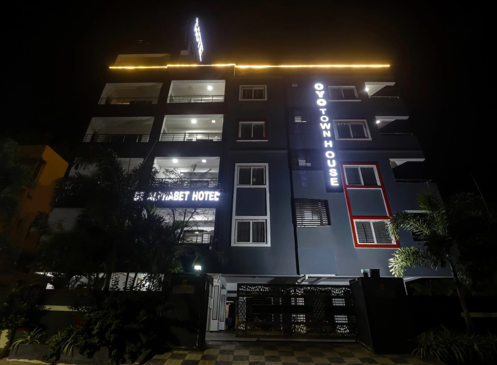 Townhouse Hotel White Orchid Inn