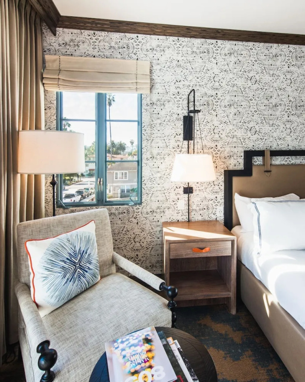 Standard Quadruple room with balcony and with city view