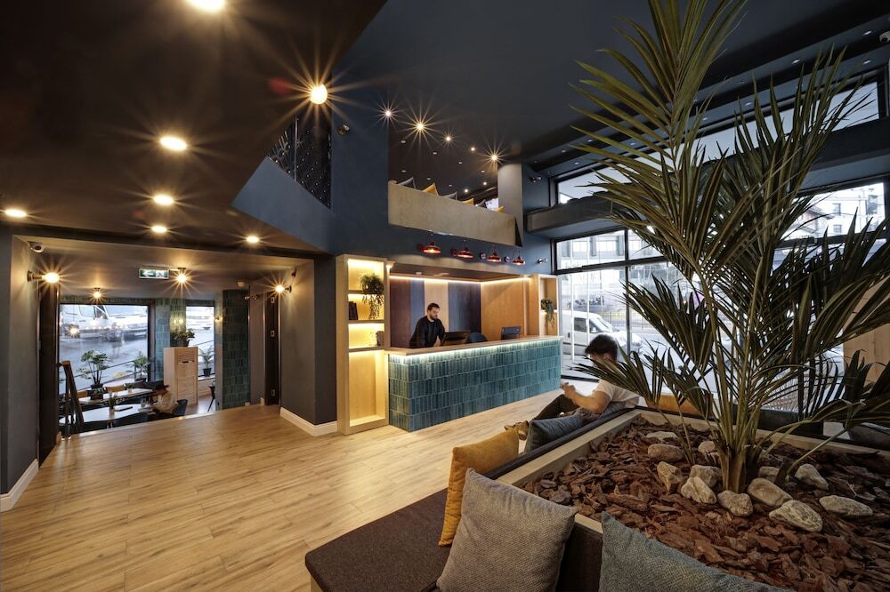 House istanbul. Rodamon istanbul. the central house istanbul galata. кондиционер в ресторане. nova plaza pera 4*.