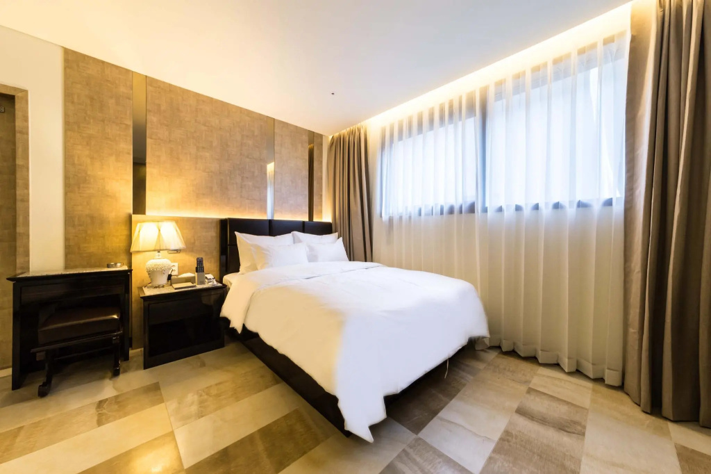Standard Double room (full double bed)