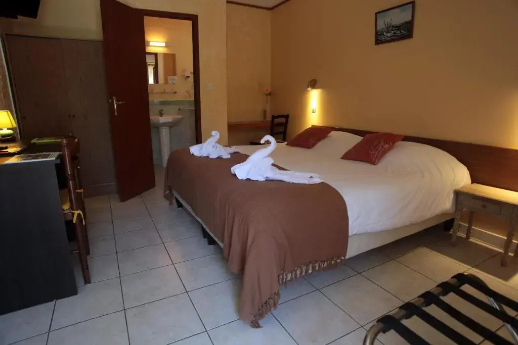 Superior Double room (full double bed)