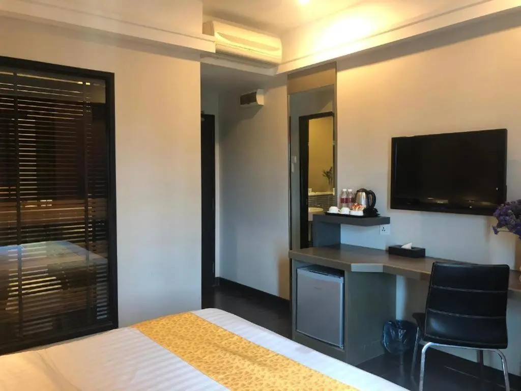 Deluxe Double room (full double bed)