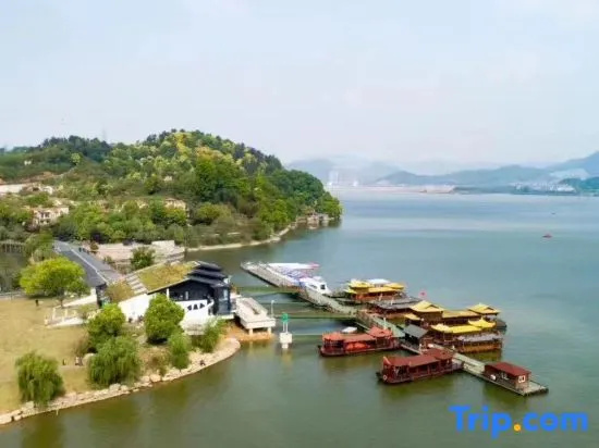 Beach & Waterfront
