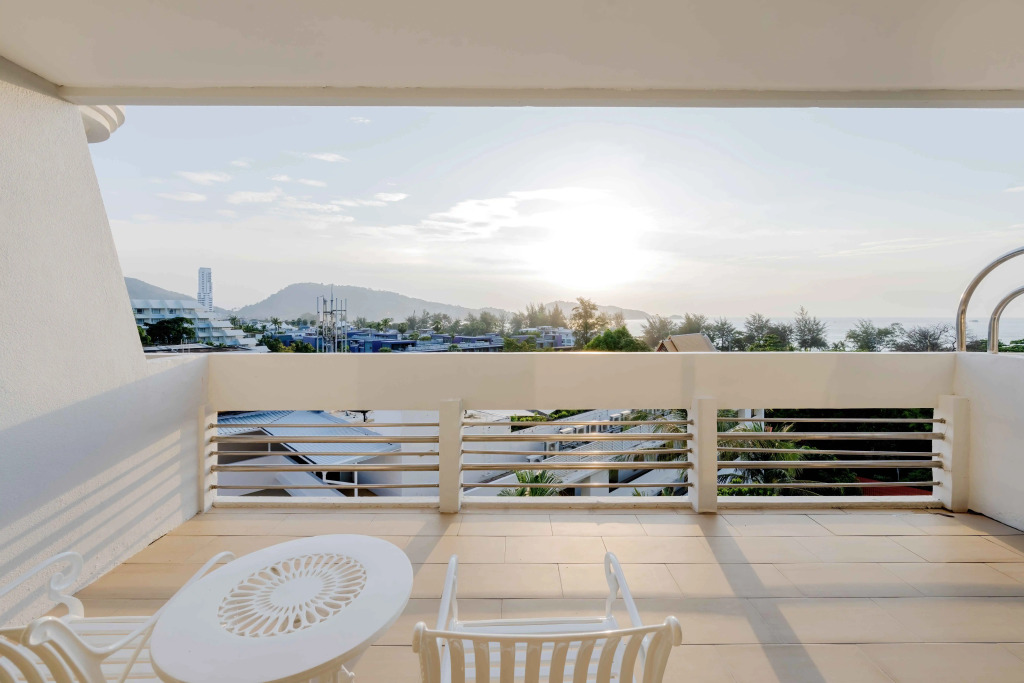 Люкс семейный Premium в Andaman Beach Suites Hotel