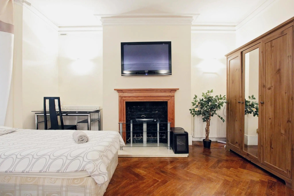 Hyde Park Rooms and Studios