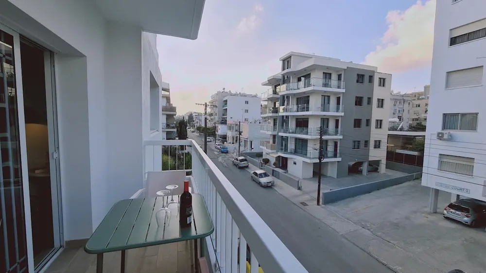83 Lim3 - Stay Sunlit Apartment