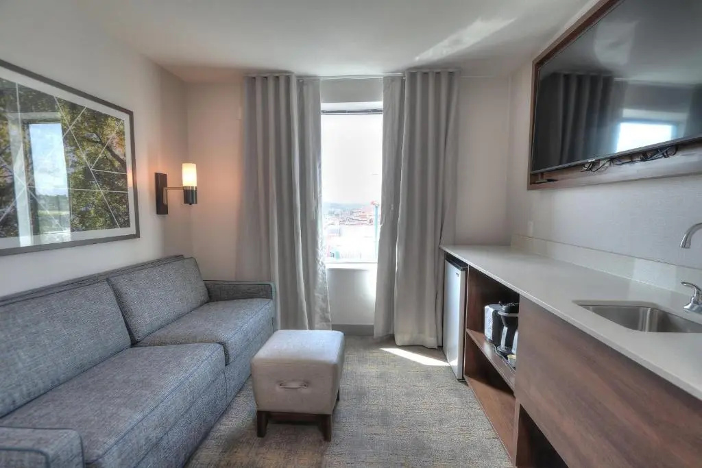 1 Bedroom Quadruple Suite with river view