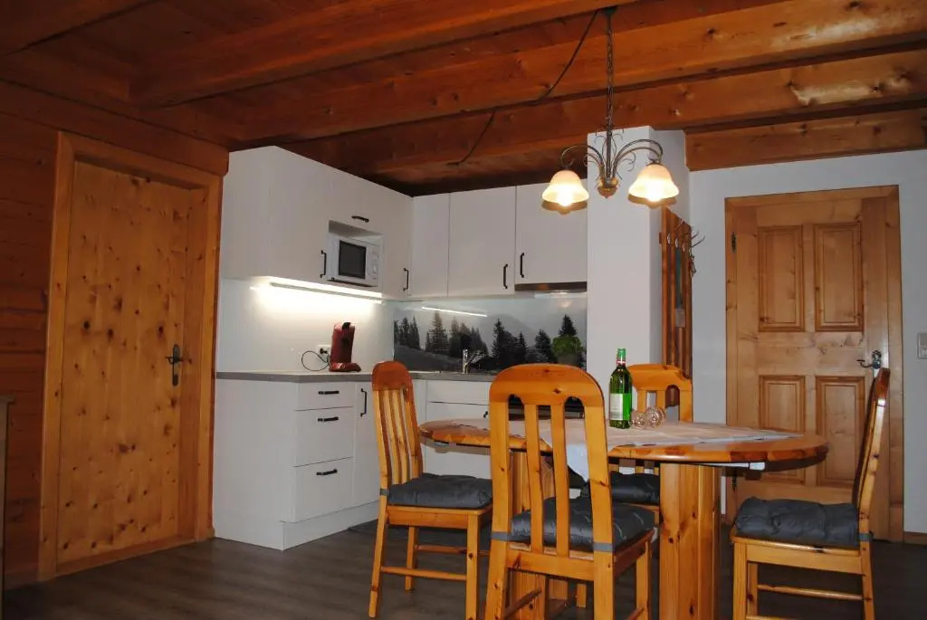 3 Bedrooms Apartment
