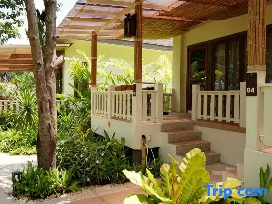 Deluxe Double Cottage with garden view (full double bed)