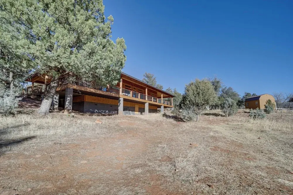 'lavender Lodge' Mountain-view Pine Cabin w/ Deck