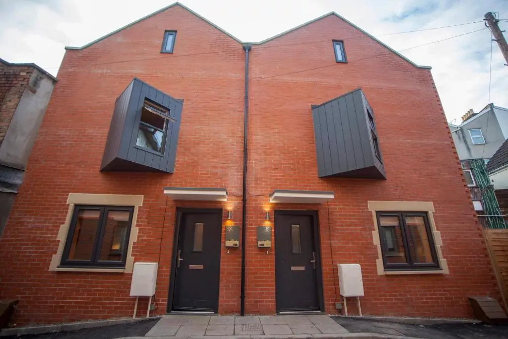 higgihaus #3b 2-3 Bed Small Groups Hip Location Sleeps 4-8