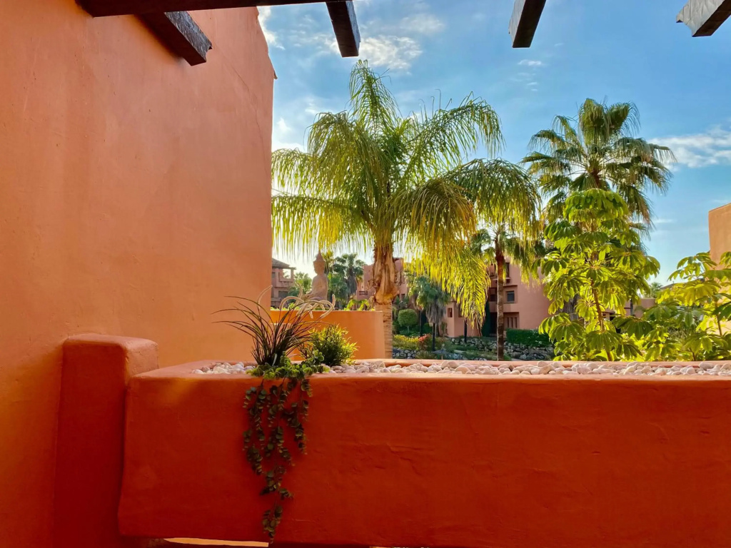 Resort Style 2 Bedroom Apartment near Marbella FREE WIFI & PARKING