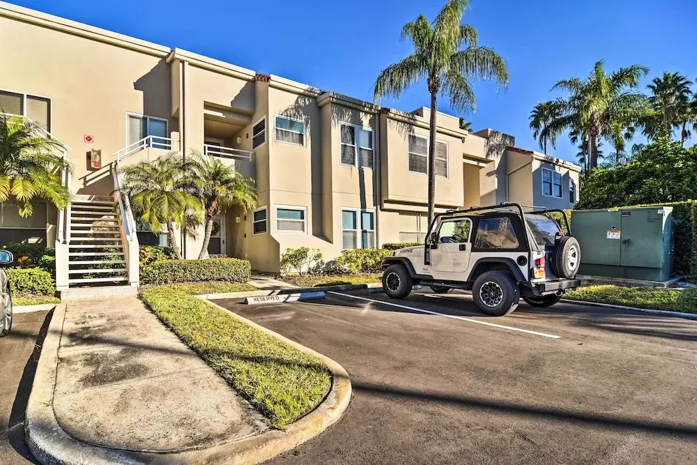 St Pete Condo w/ Private Lanai & Community Pool!