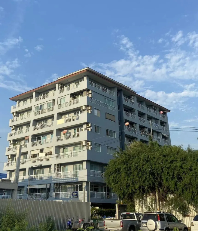 Large Condo Middle of Jomtien, Near the Beach 42m2