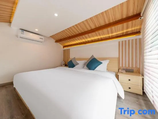 Standard Single Duplex room with view