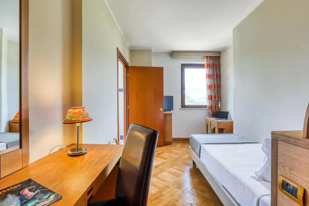 Economy room