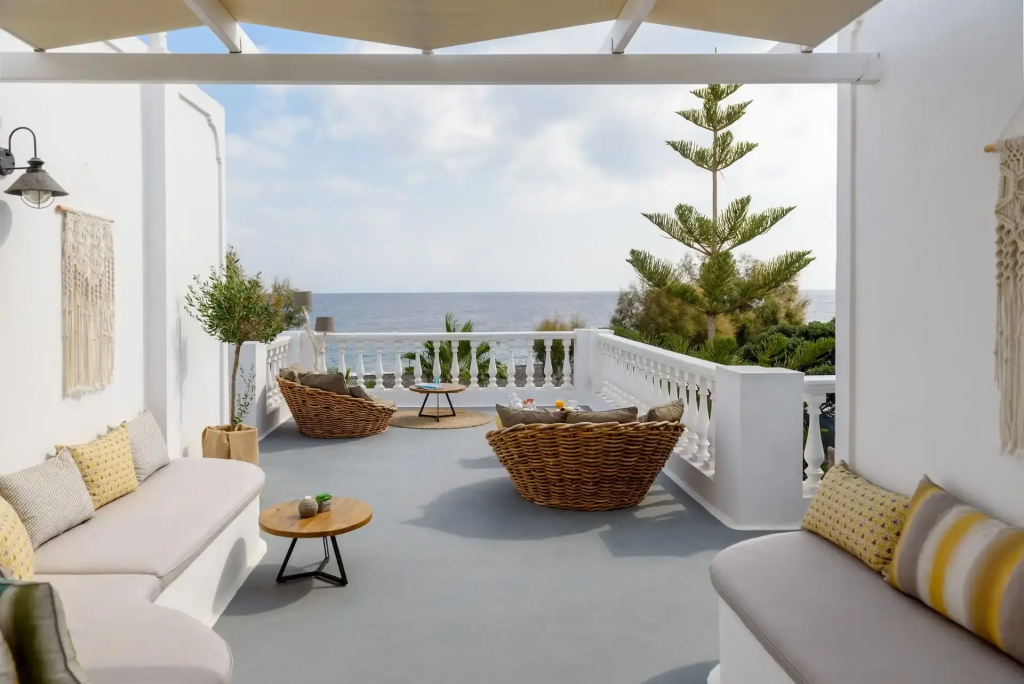 Standard Double room beachfront (full double bed)