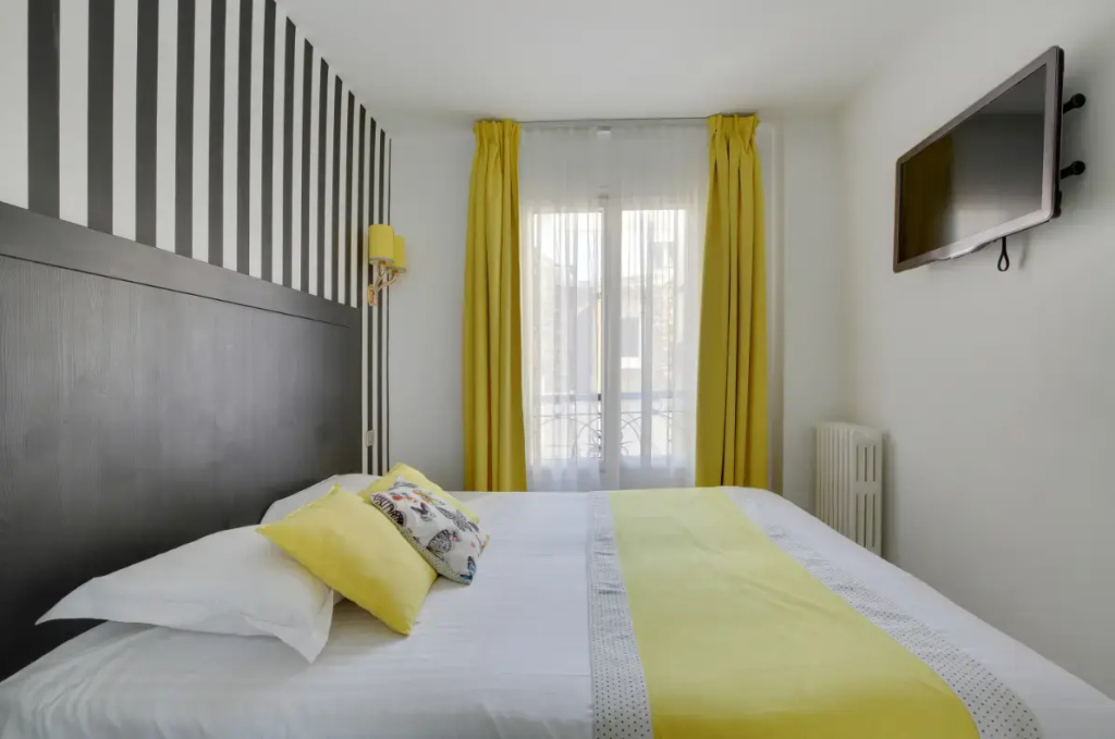 Deluxe Double room (full double bed)